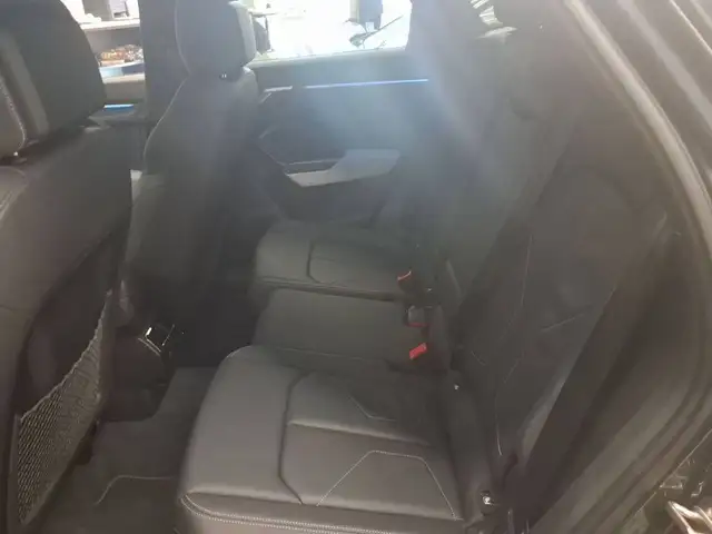 Audi Q3 view 7