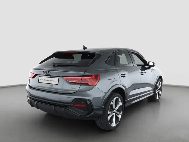 Audi Q3 view 3