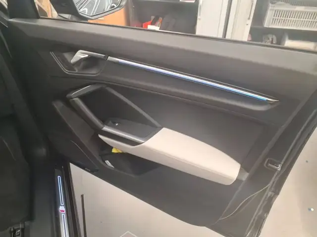 Audi Q3 view 10