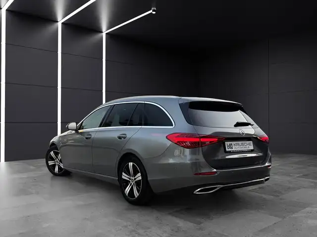 Mercedes-Benz C-Class view 3