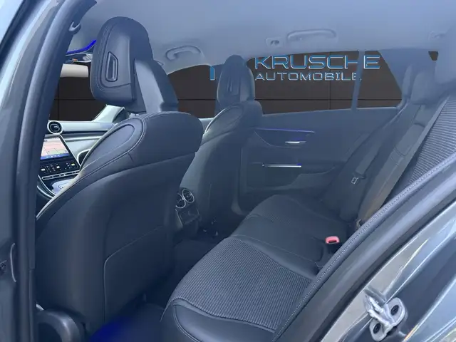 Mercedes-Benz C-Class view 11