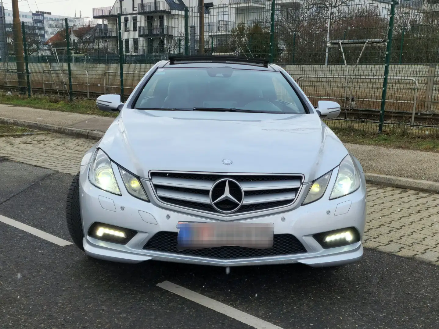 Mercedes-Benz E 350 E 350 BlueEfficiency CDI Aut. Silber - 2