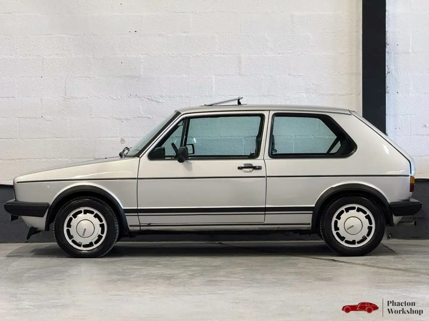 Volkswagen Golf I .8 GTI 112cv - SORT DE DETAILING - GROS DOSSIER  Gris - 2