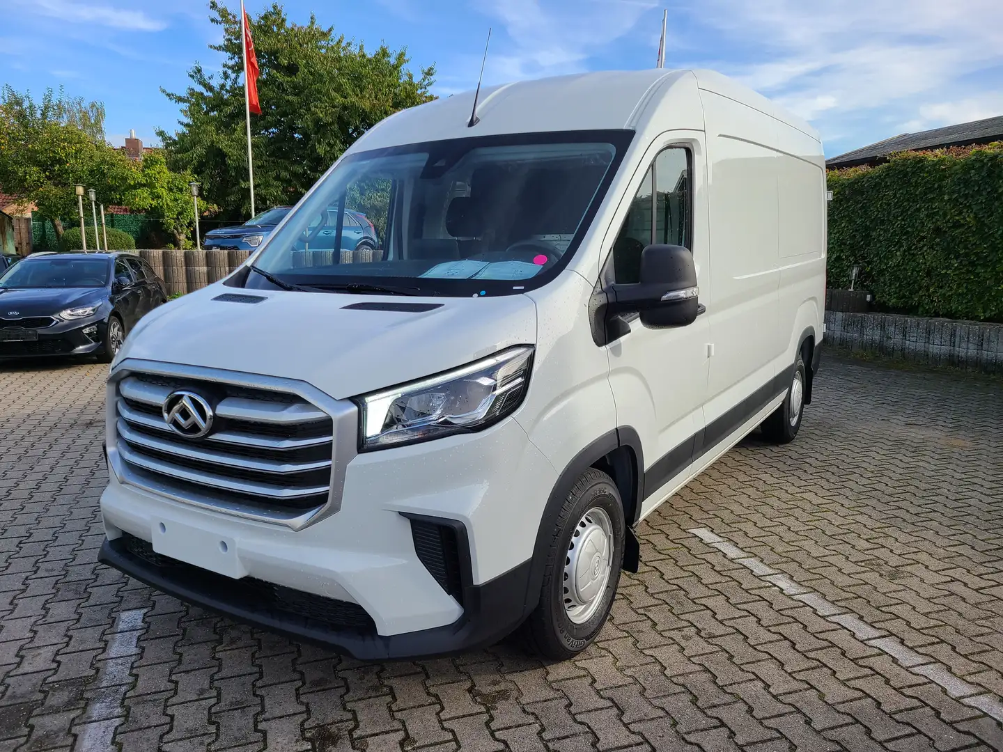 Maxus Deliver 9 Transporter 2.0 Diesel FWD *SOFORT VERFÜGBAR* Weiß - 1