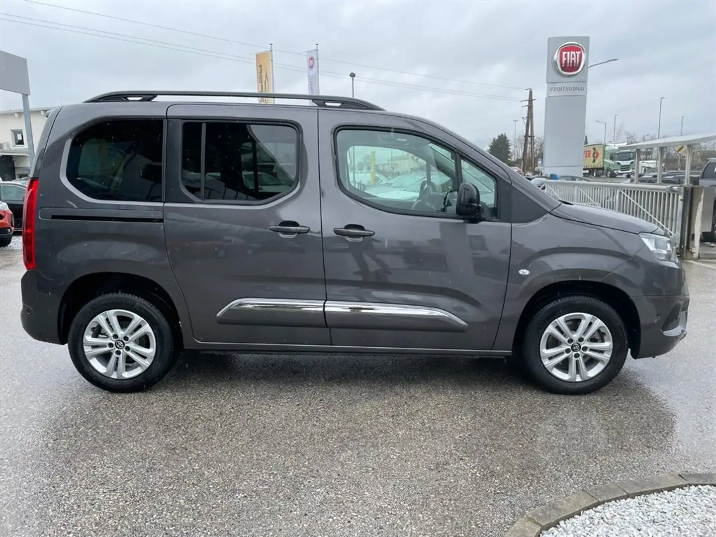 Toyota Proace City Verso L1 1,5 D-4D 130 Family Gris - 2