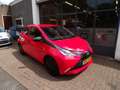 Toyota Aygo 1.0 VVT-i x-now AIRCO,LED, 2 EIGENAAR !! Rot - thumbnail 2