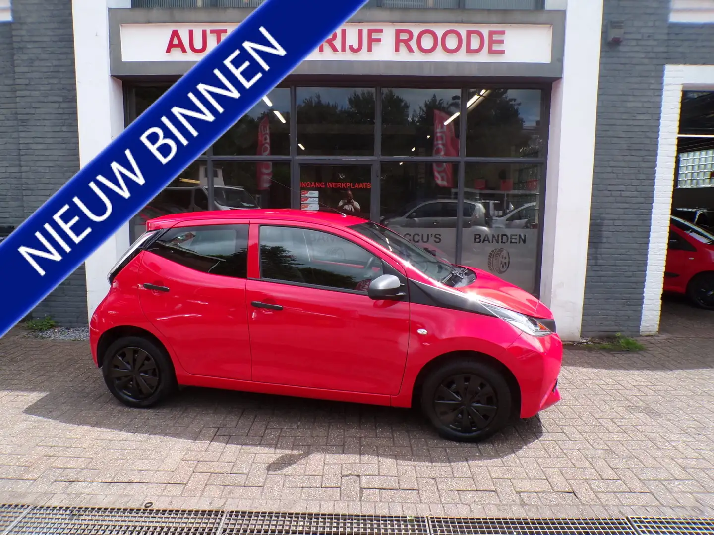 Toyota Aygo 1.0 VVT-i x-now AIRCO,LED, 2 EIGENAAR !! Rot - 1