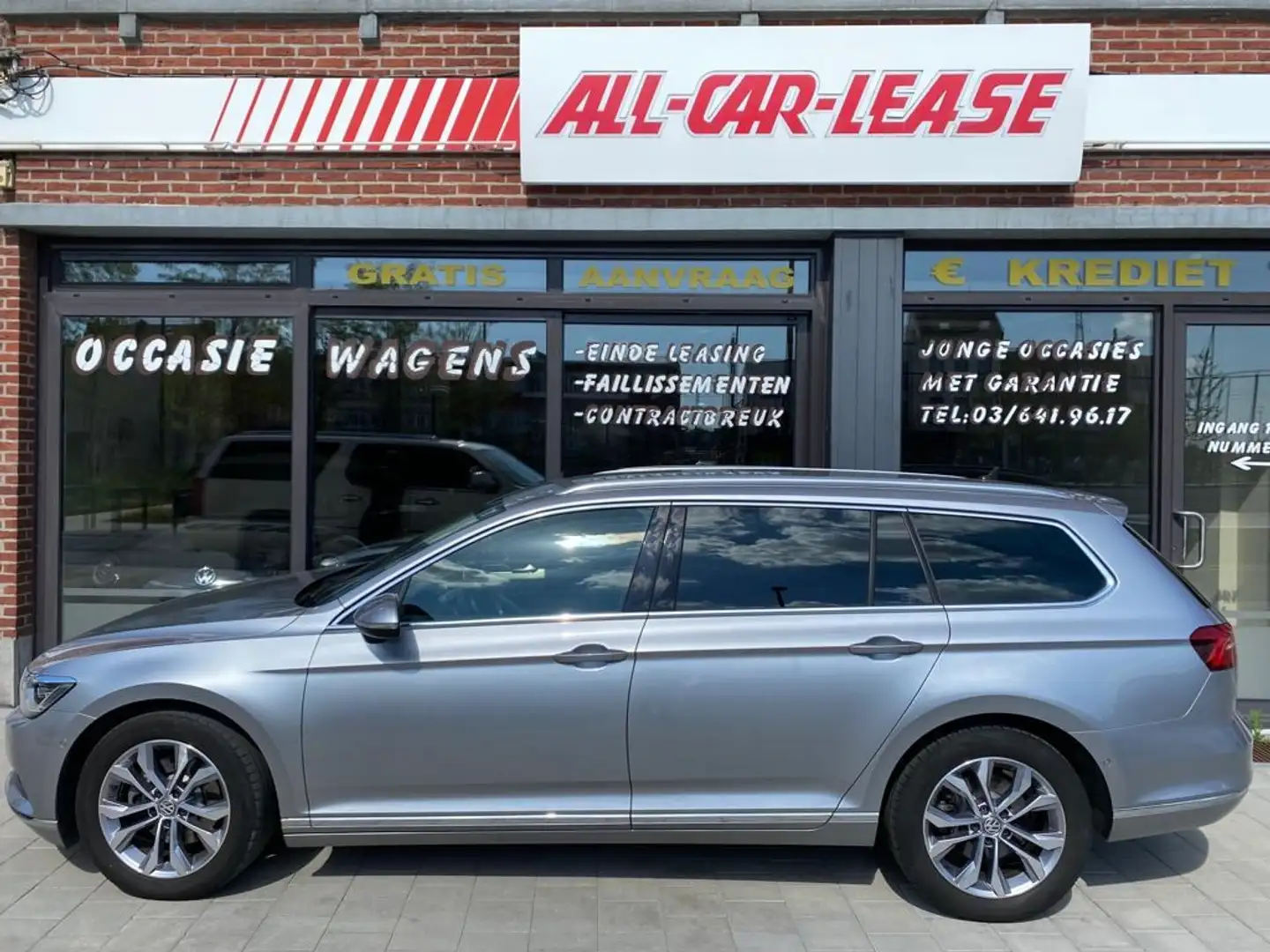 Volkswagen Passat Variant Groot nazicht DISTR.RIEM VV 12/2024/Highline Zilver - 1