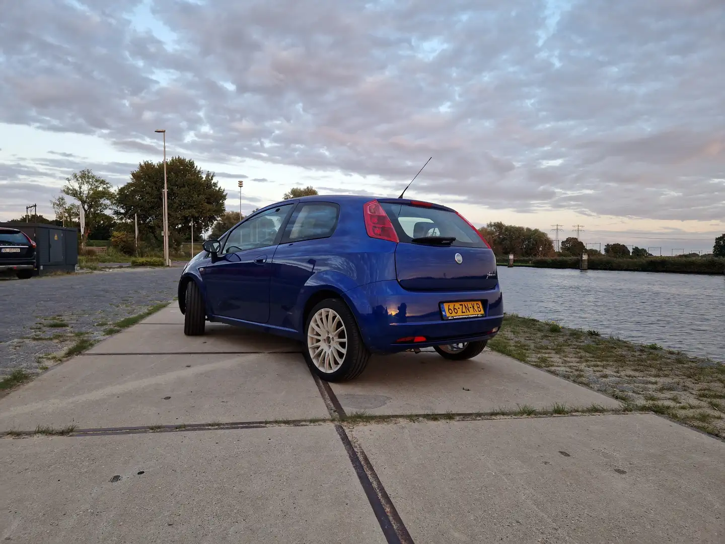 Fiat Punto Punto 1.4 Dynamic Blauw - 2