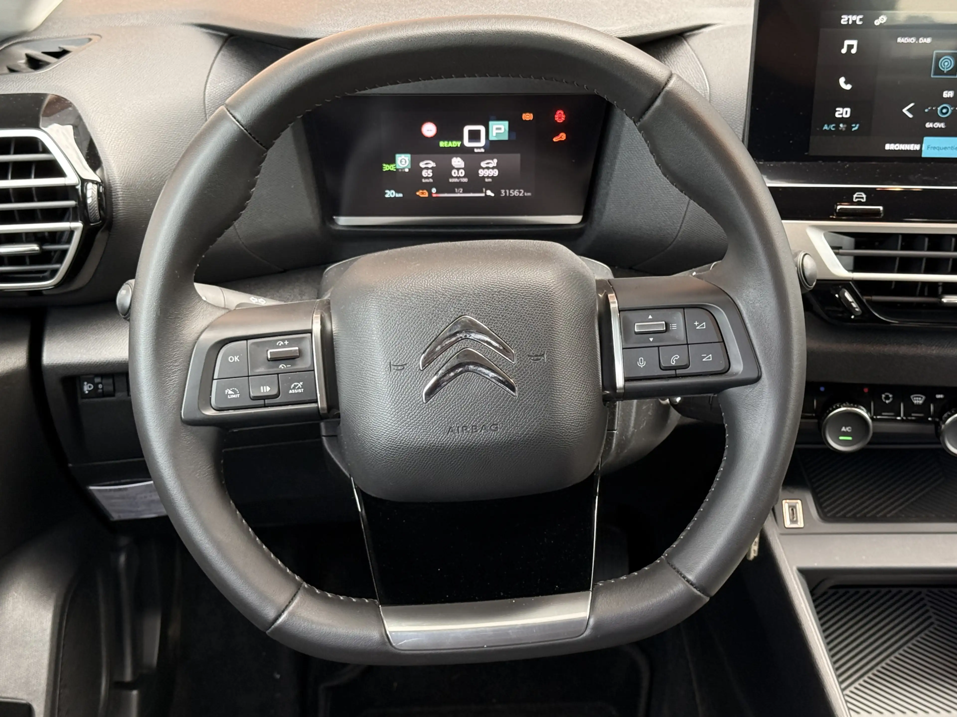 Citroen E-C4 Electric You 50 kWh Camera / Carplay / SOH 97% — photo 20