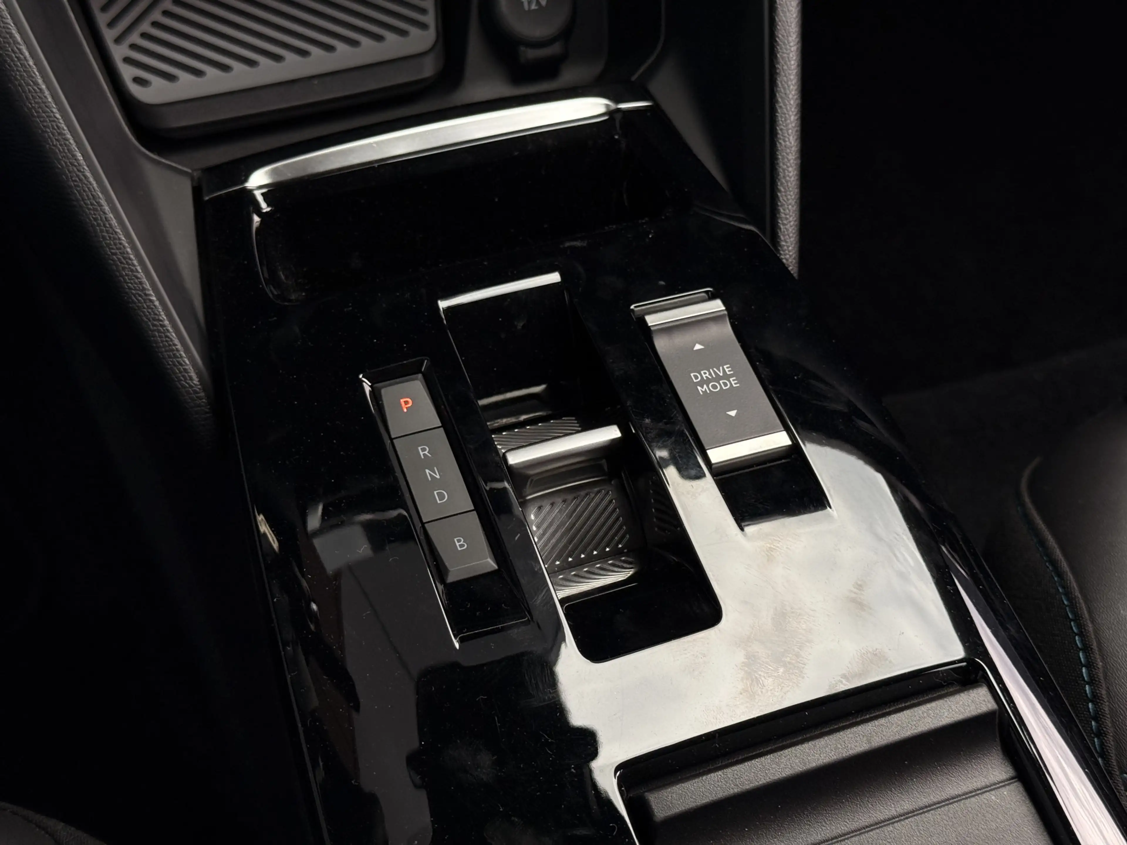 Citroen E-C4 Electric You 50 kWh Camera / Carplay / SOH 97% — photo 33