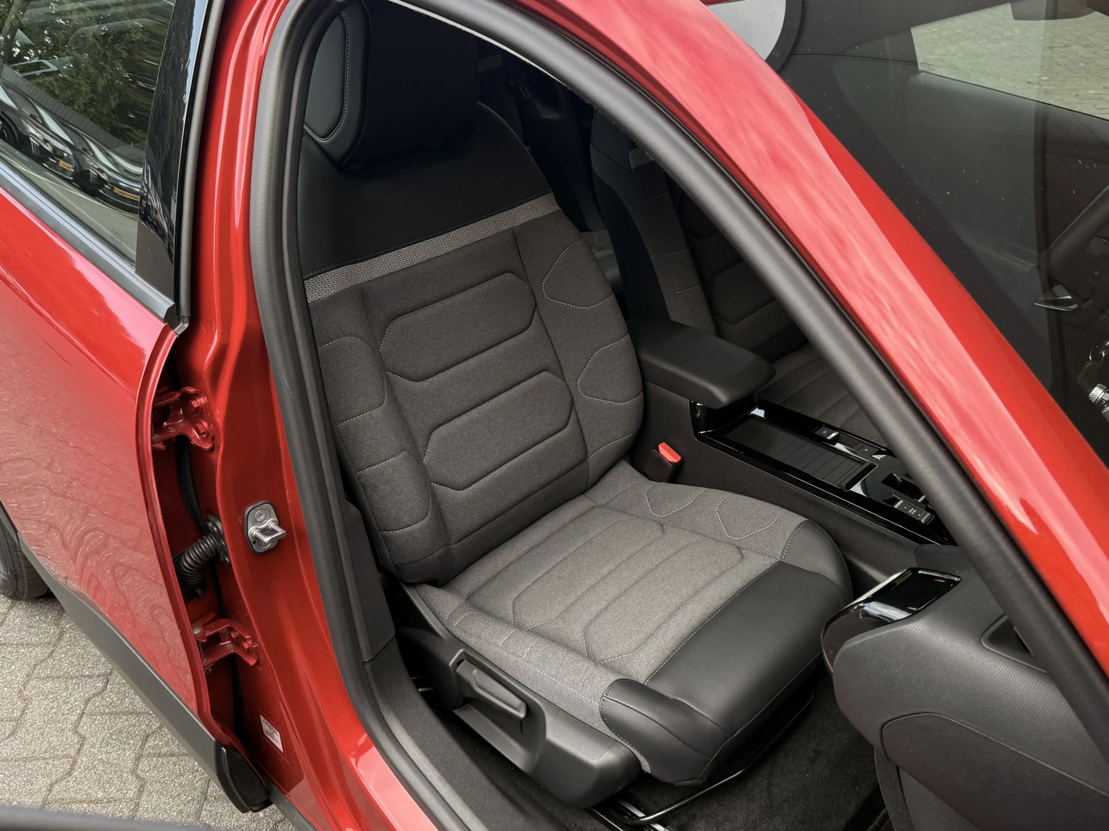 Citroen E-C4 Electric You 50 kWh Camera / Carplay / SOH 97% — photo 38