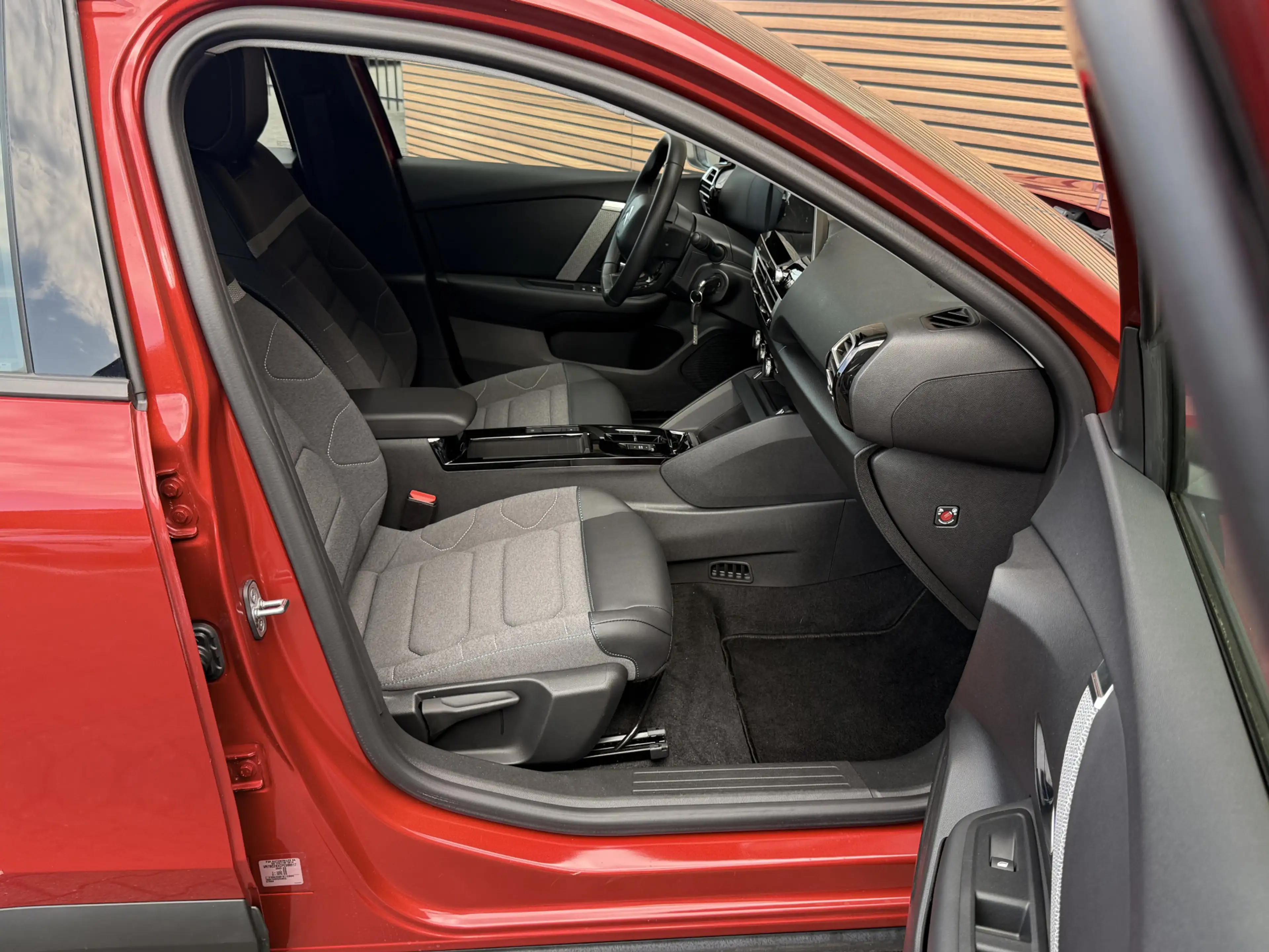 Citroen E-C4 Electric You 50 kWh Camera / Carplay / SOH 97% — photo 39