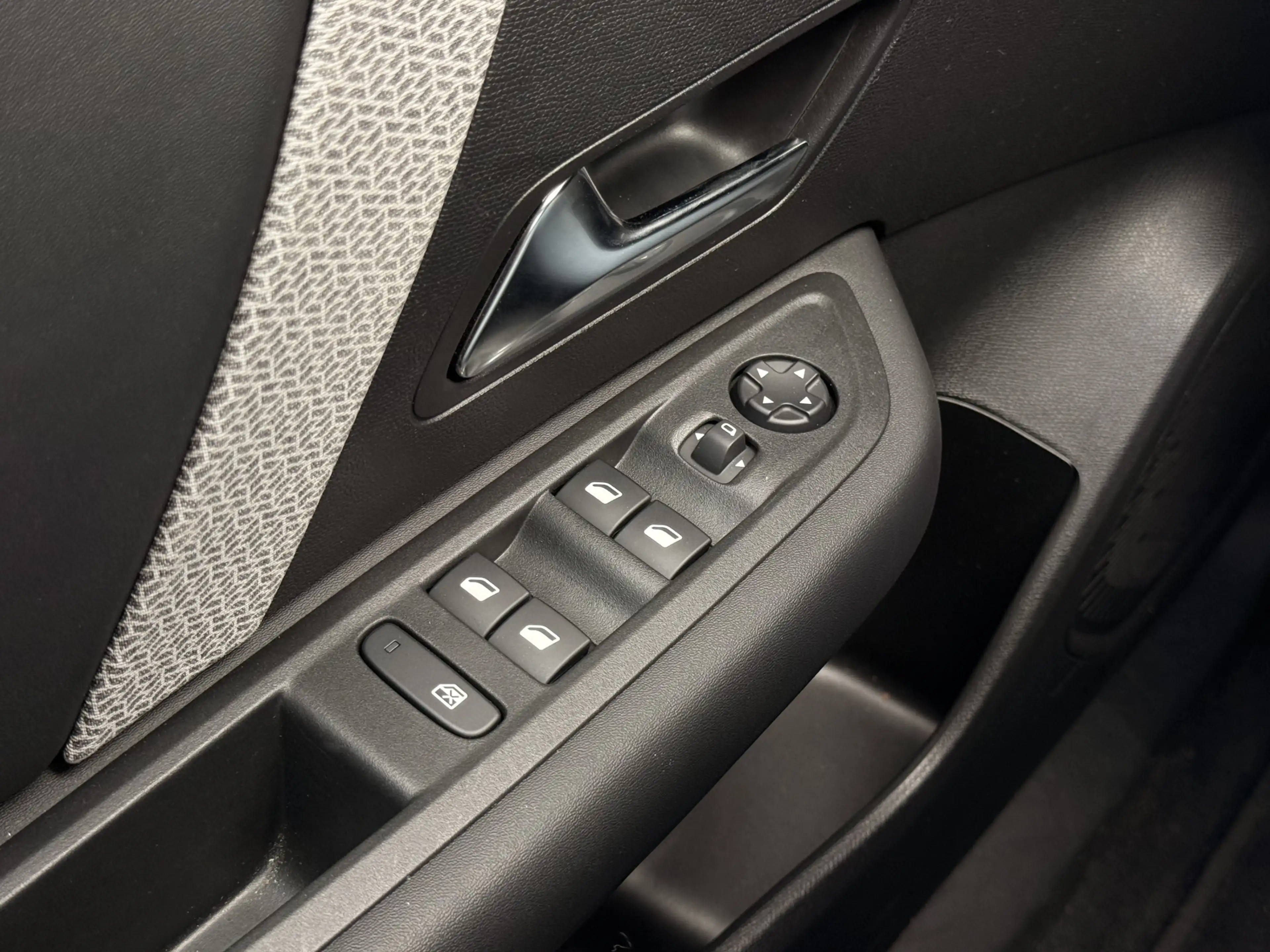 Citroen E-C4 Electric You 50 kWh Camera / Carplay / SOH 97% — photo 36