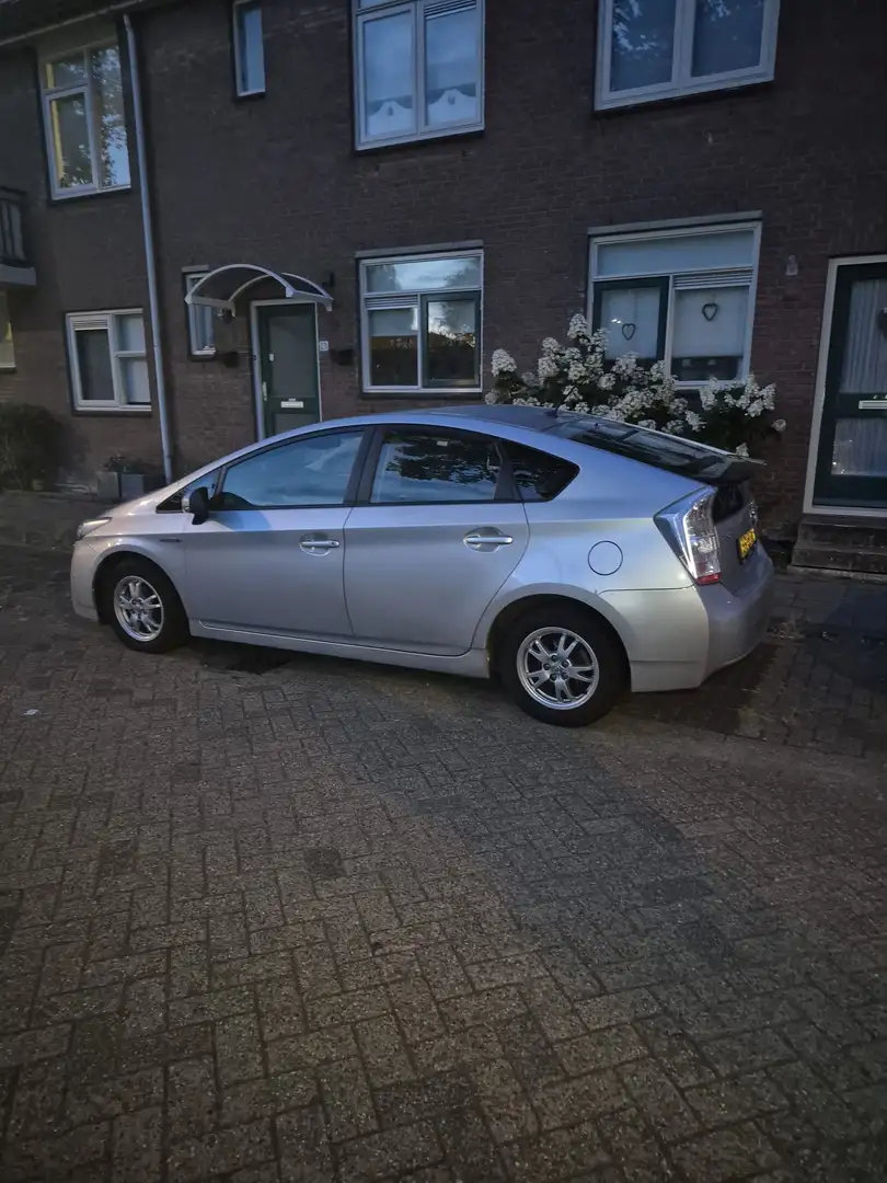 Toyota Prius 1.8 Dynamic Grijs - 2