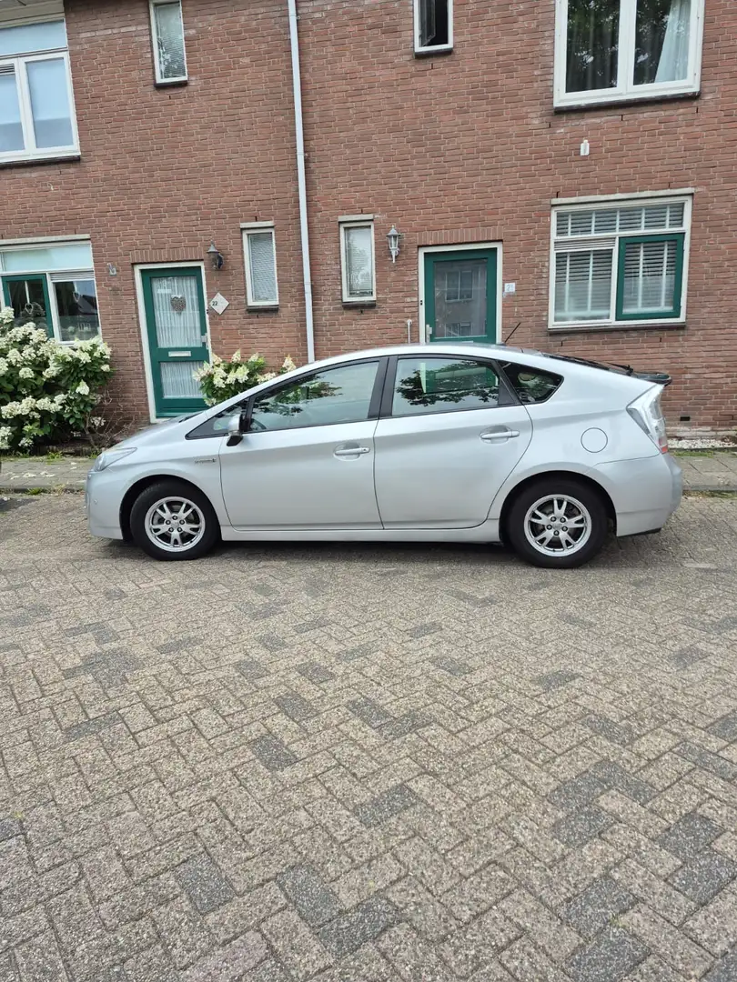 Toyota Prius 1.8 Dynamic Grijs - 1