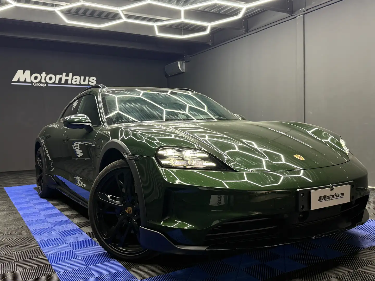 Porsche Taycan 4 S Cross Turismo Verde - 1