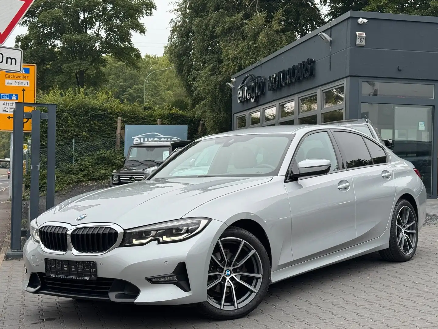 BMW 318 d Sport Line Aut. 1 Hand - LED /// Silber - 1