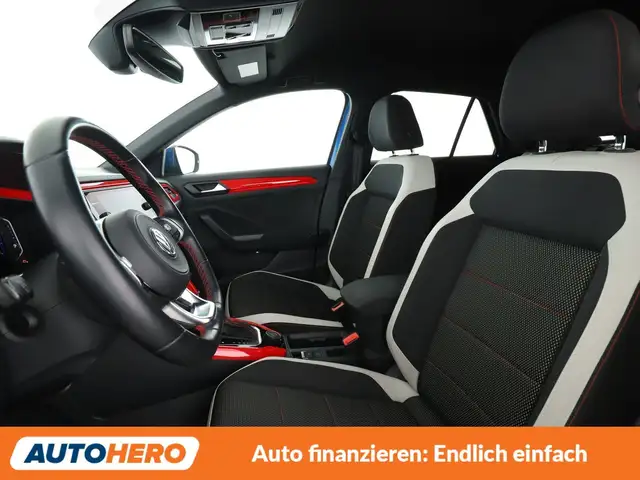 Volkswagen T-Roc view 10