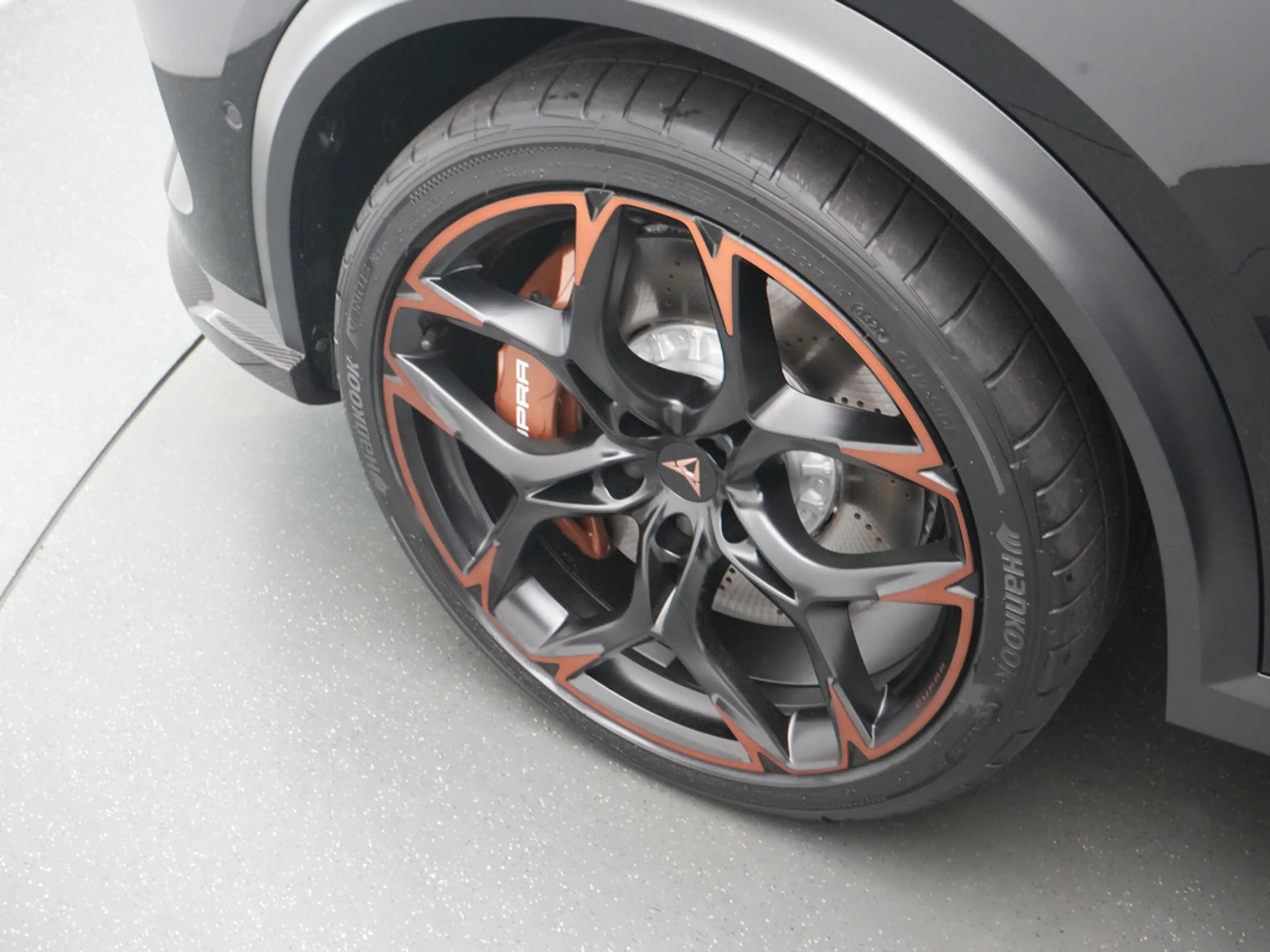 CUPRA Formentor VZ5 DSG 4Drive MATRIX PANO DCC 360° — photo 4