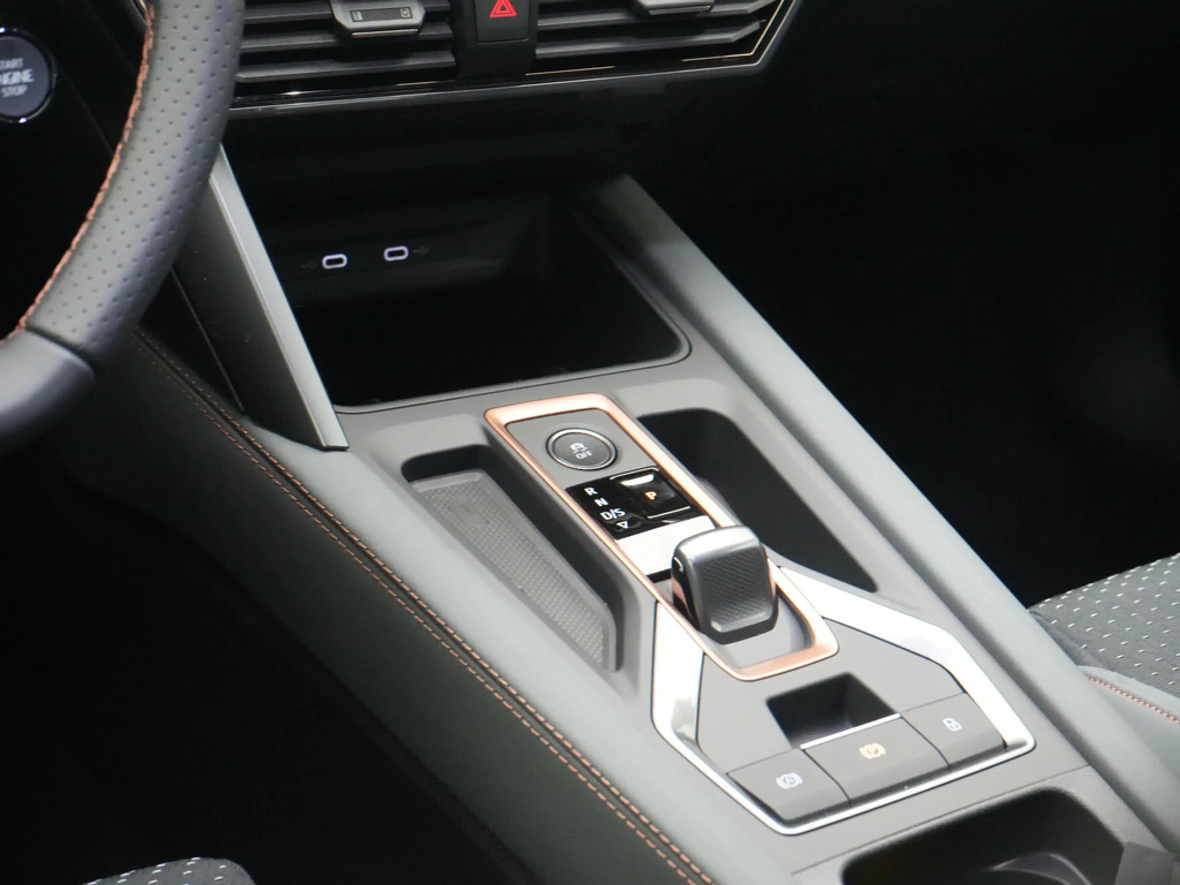 CUPRA Formentor VZ5 DSG 4Drive MATRIX PANO DCC 360° — photo 13