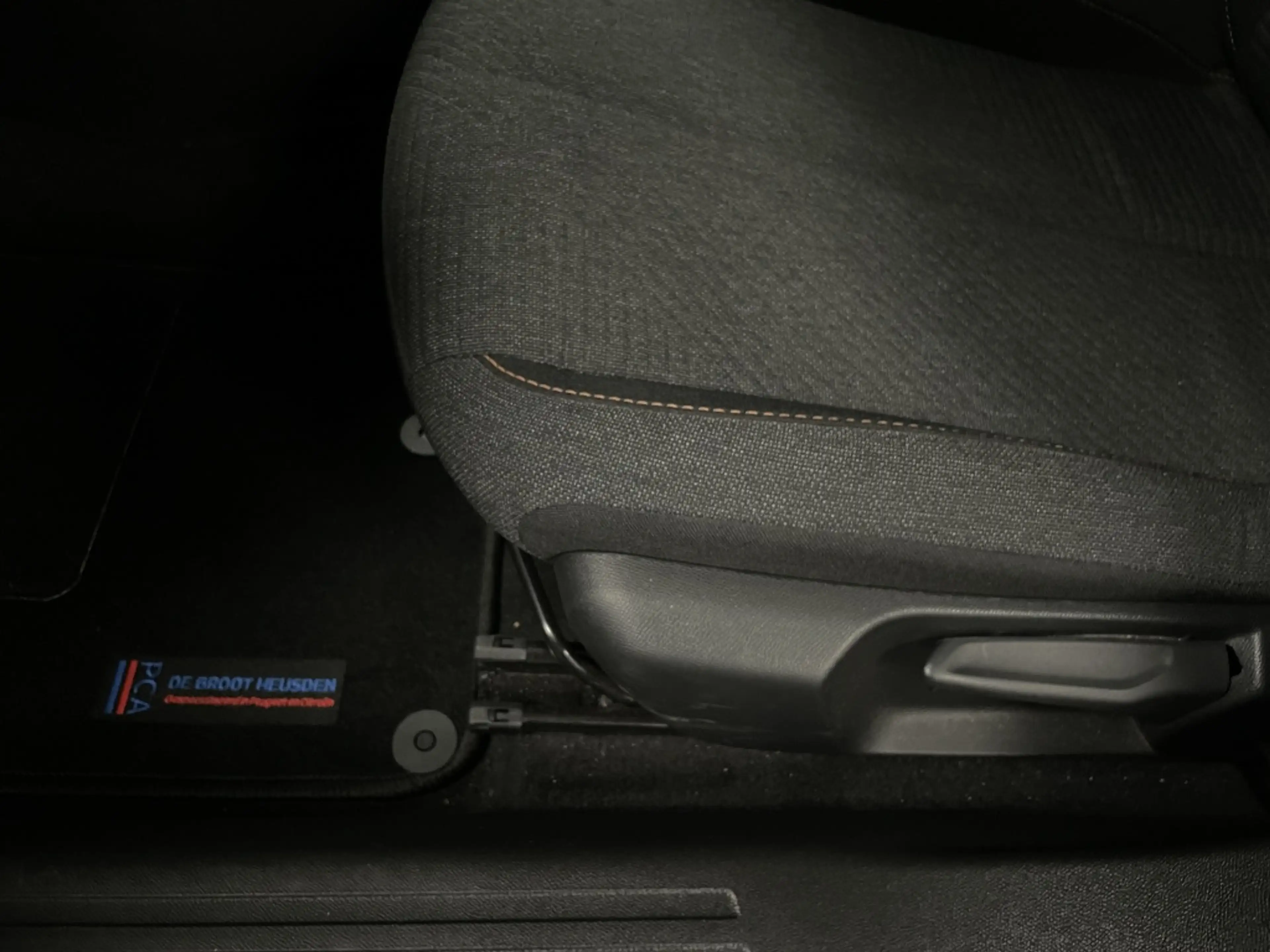 Peugeot 2008 STYLE 100pk Airco | Mirrorlink Navi | Cruise — photo 28