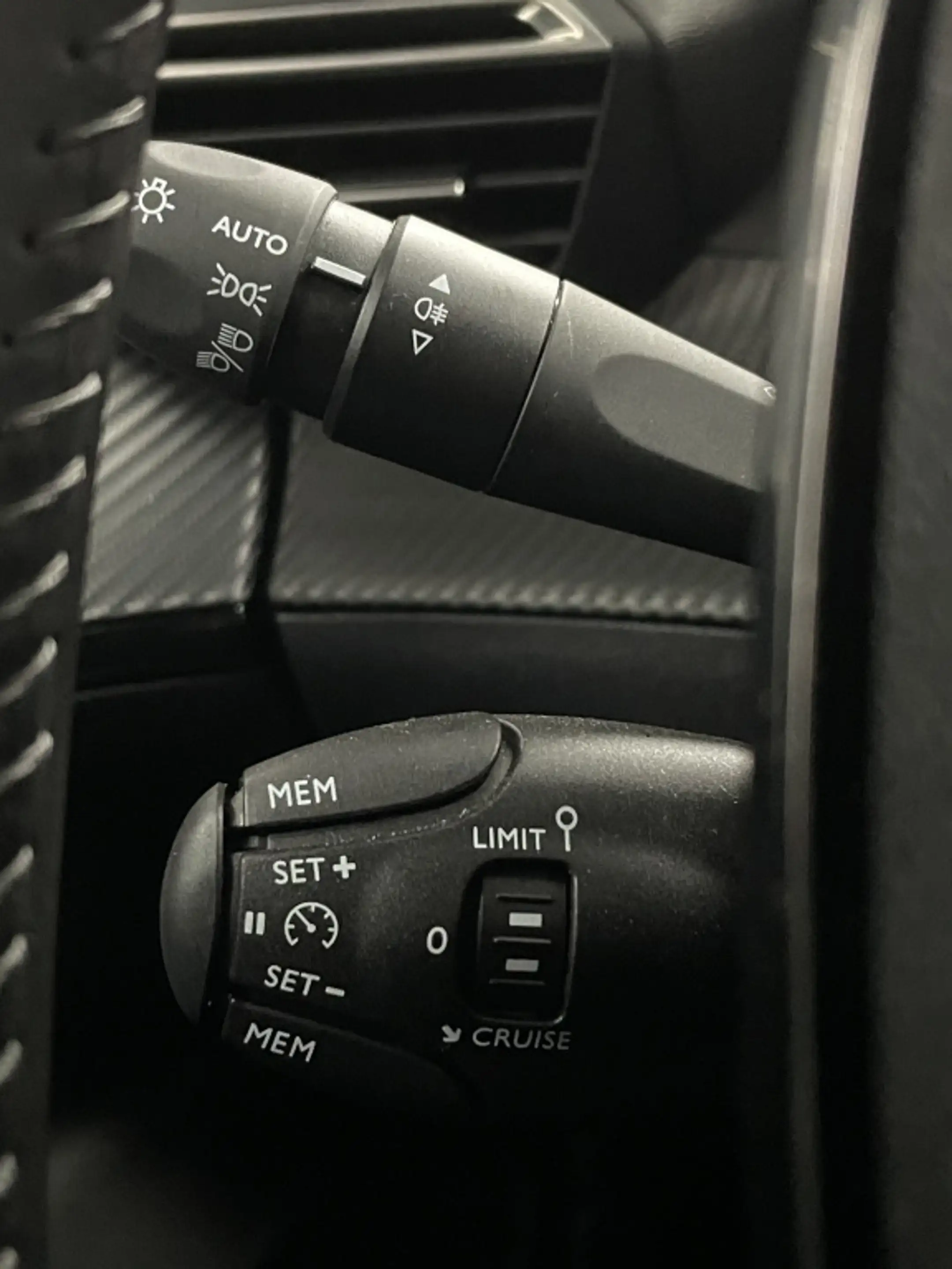 Peugeot 2008 STYLE 100pk Airco | Mirrorlink Navi | Cruise — photo 31