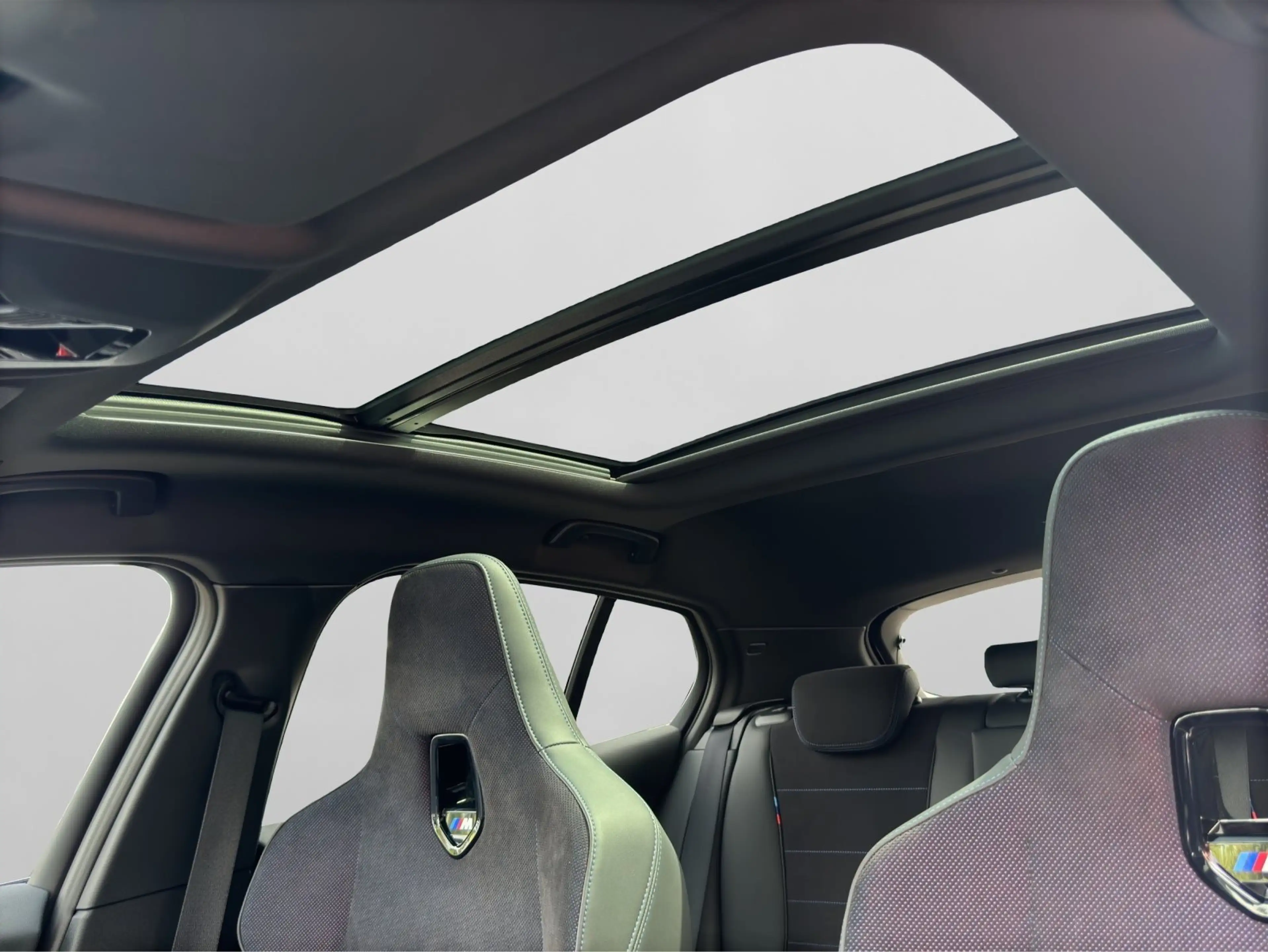 BMW 118 d Hatch M Sportpaket Pano Head-Up RFK 360° LED Shz — photo 12