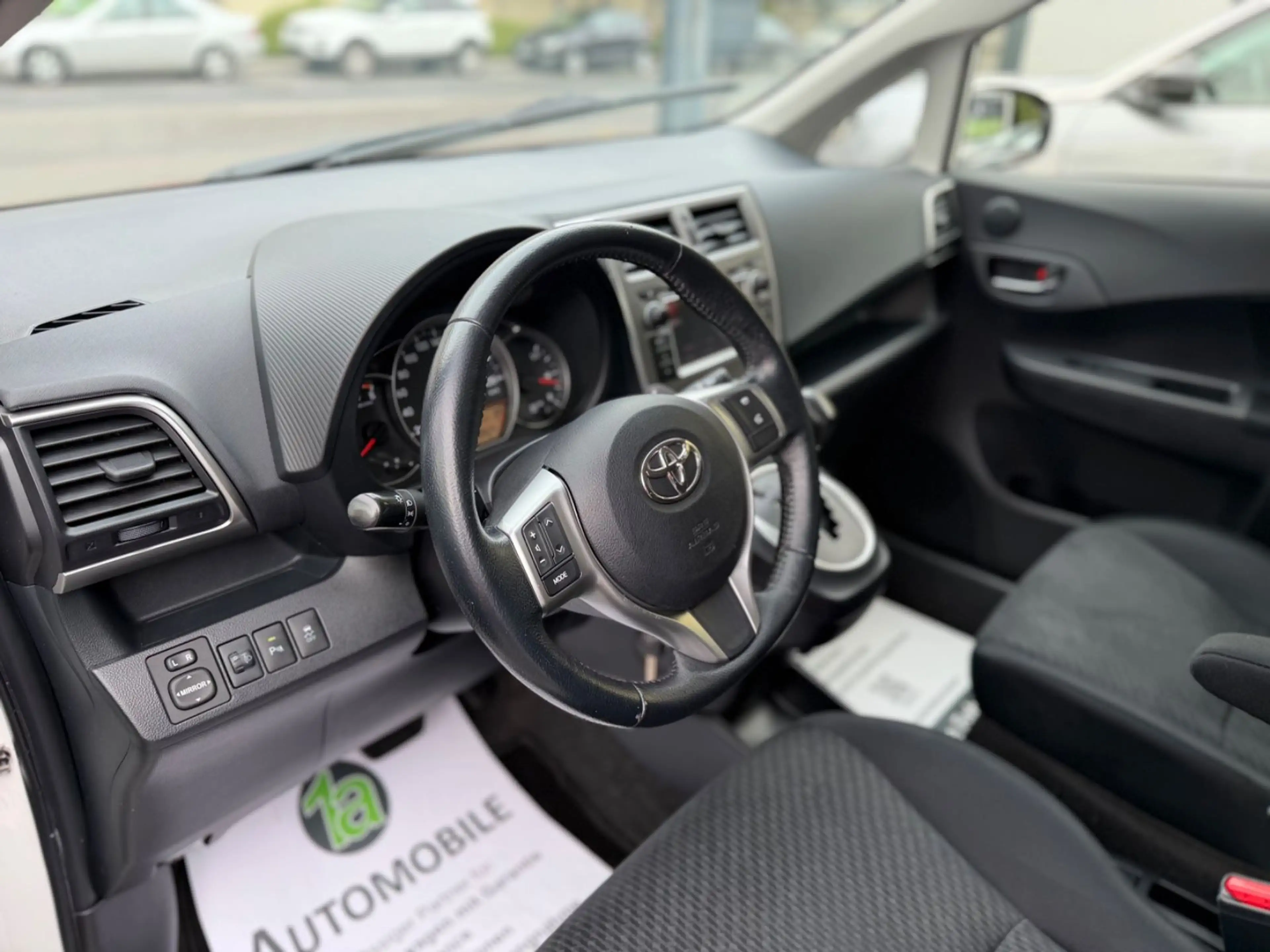 Toyota Verso-S Life*NAVI*KAM*KLIMA*AUTO*PANO*1.HAND — photo 13