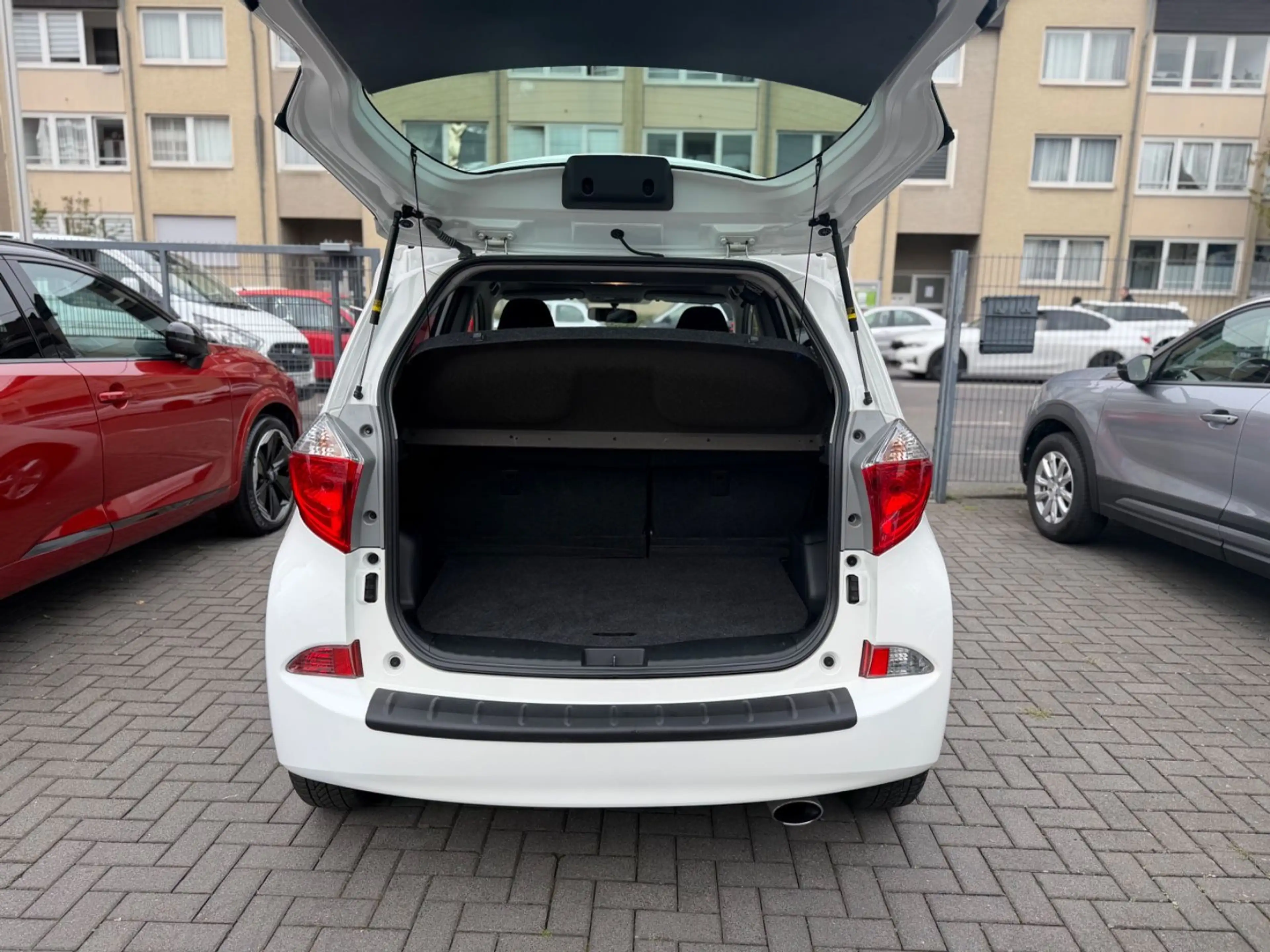 Toyota Verso-S Life*NAVI*KAM*KLIMA*AUTO*PANO*1.HAND — photo 6