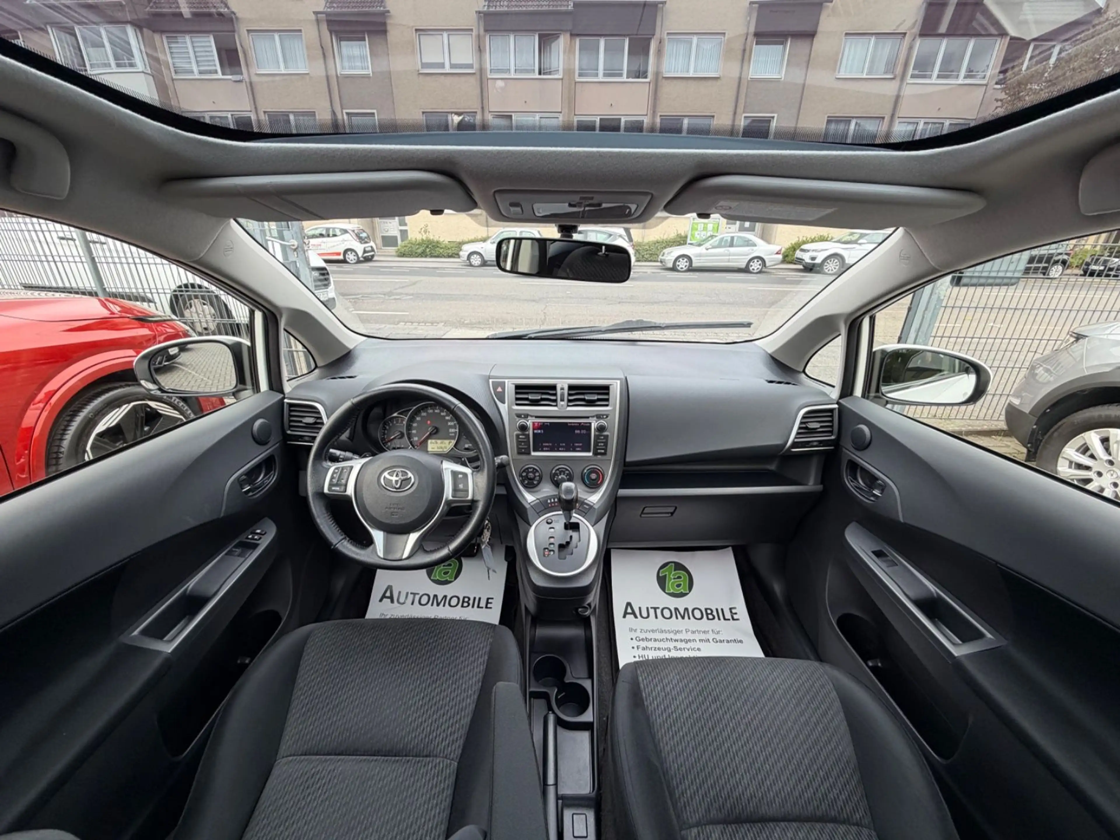 Toyota Verso-S Life*NAVI*KAM*KLIMA*AUTO*PANO*1.HAND — photo 10