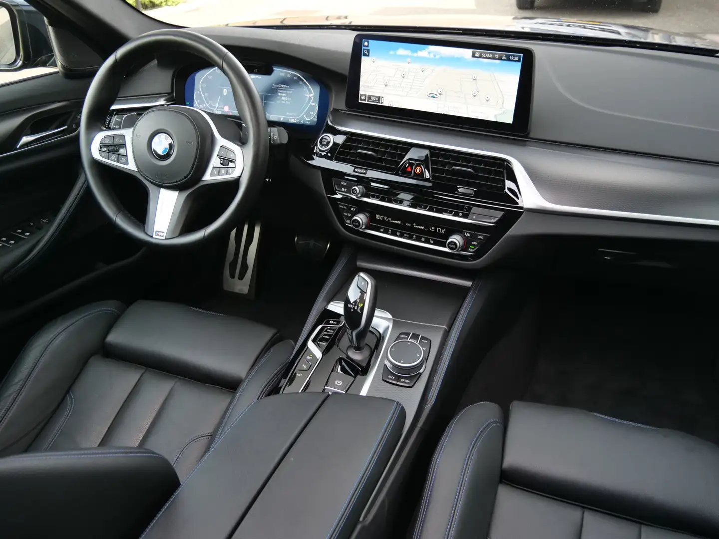 BMW 530 5-serie Touring 530e 292pk xDrive Business Edition Blauw - 2