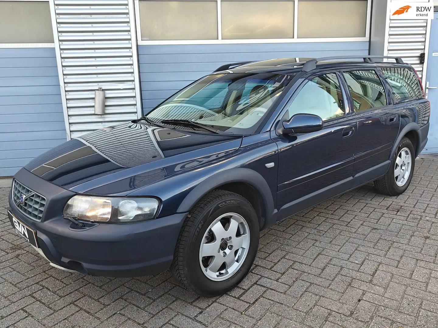 Volvo XC70 Cross Country 2.4 T AWD Ocean Race NL Auto|NAP|Ger Azul - 1