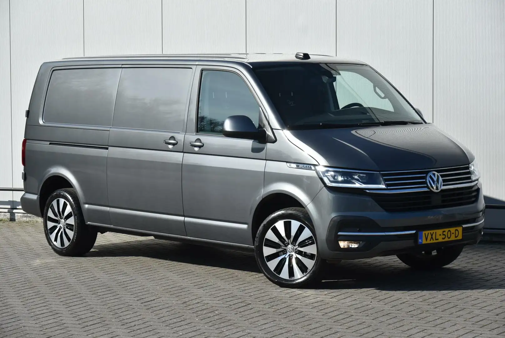 Volkswagen T6.1 Transporter 2.0 TDI L2H1 BULLI 75" Edition BOMVOL Grijs - 1