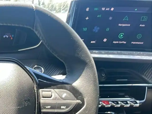Peugeot 208 view 8