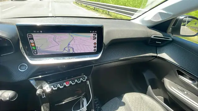 Peugeot 208 view 6