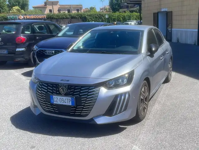 Peugeot 208 view 2