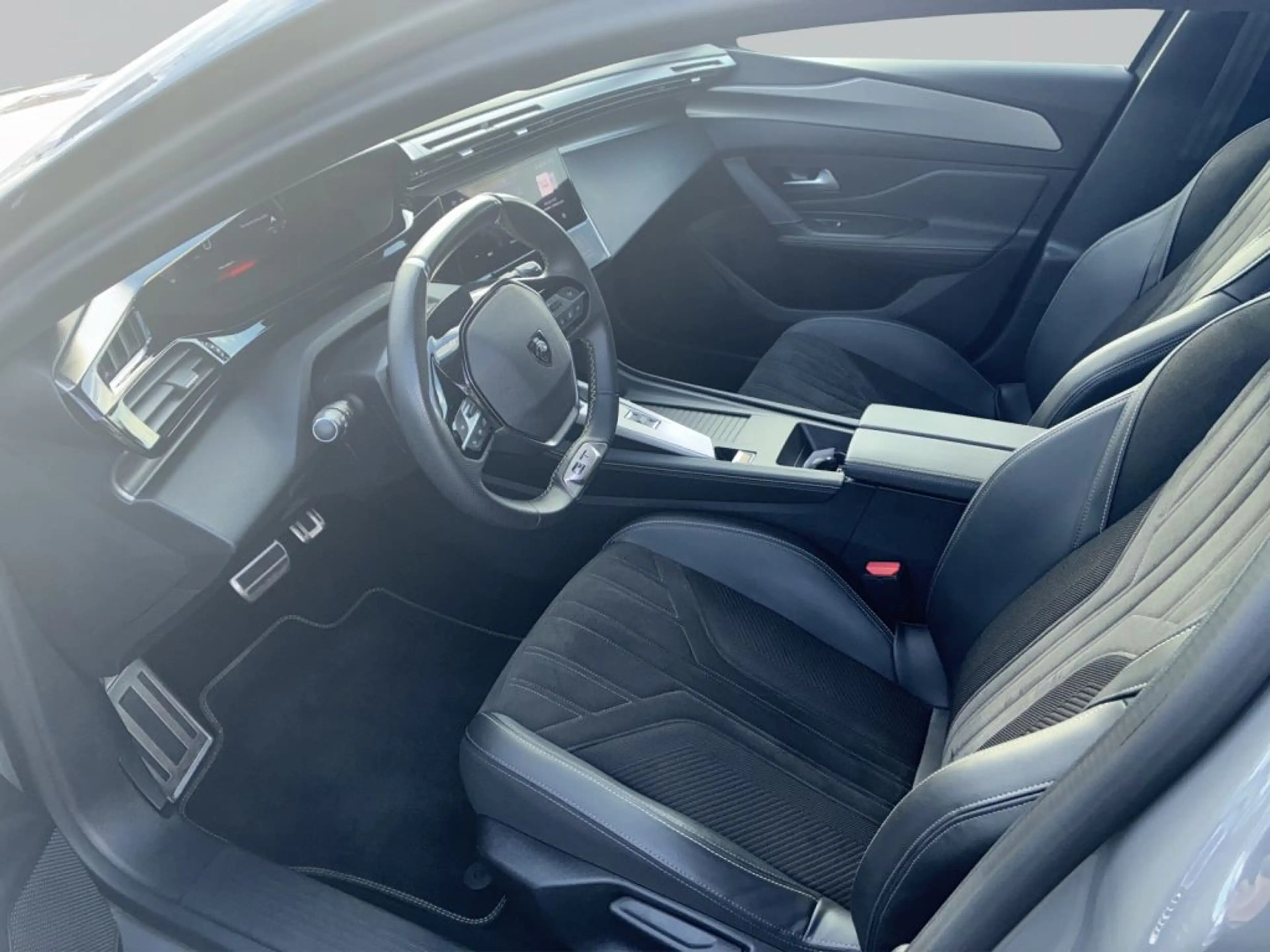 Peugeot 308 PureTech 130 EAT8 GT — photo 5