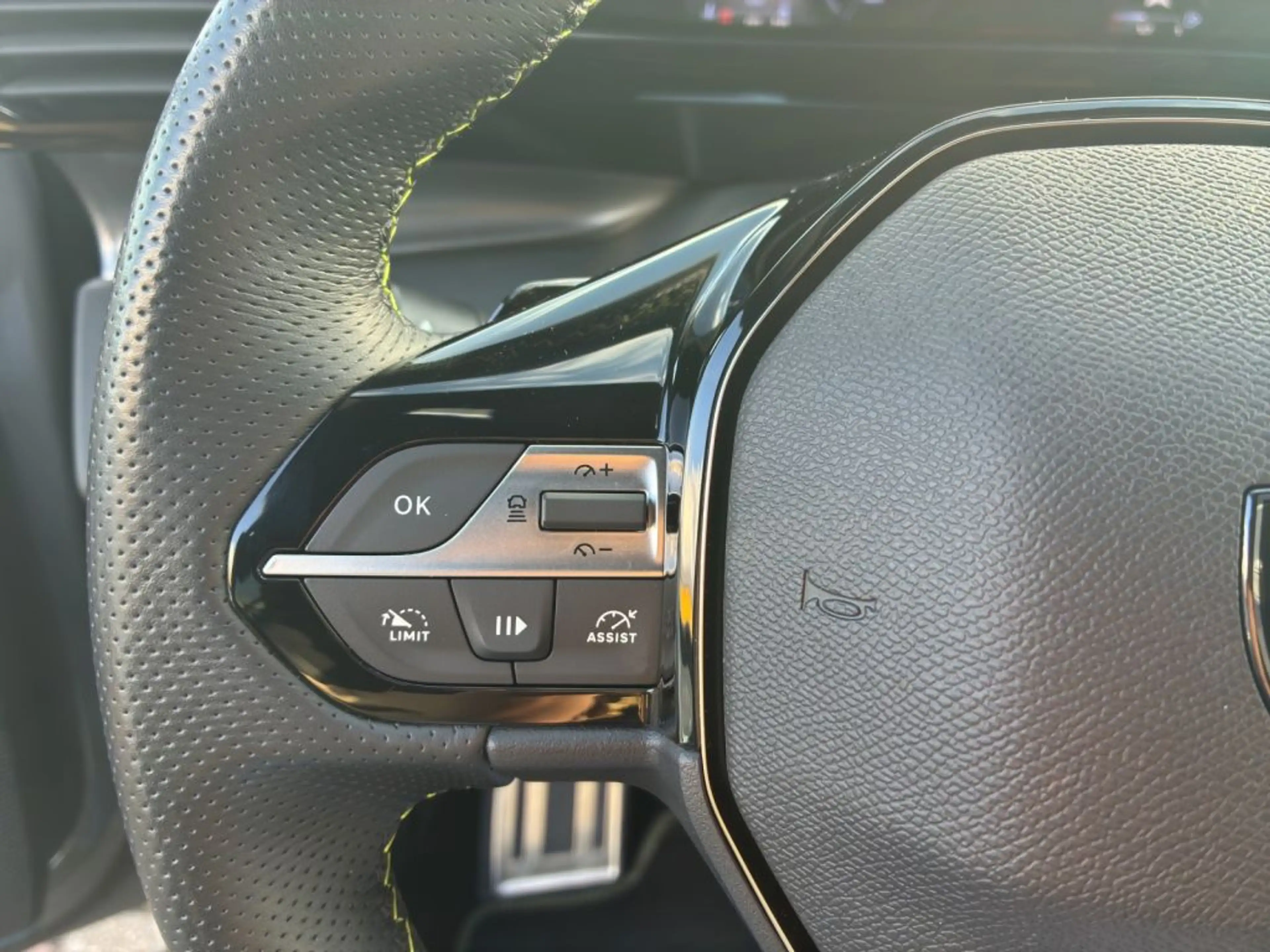 Peugeot 308 PureTech 130 EAT8 GT — photo 10