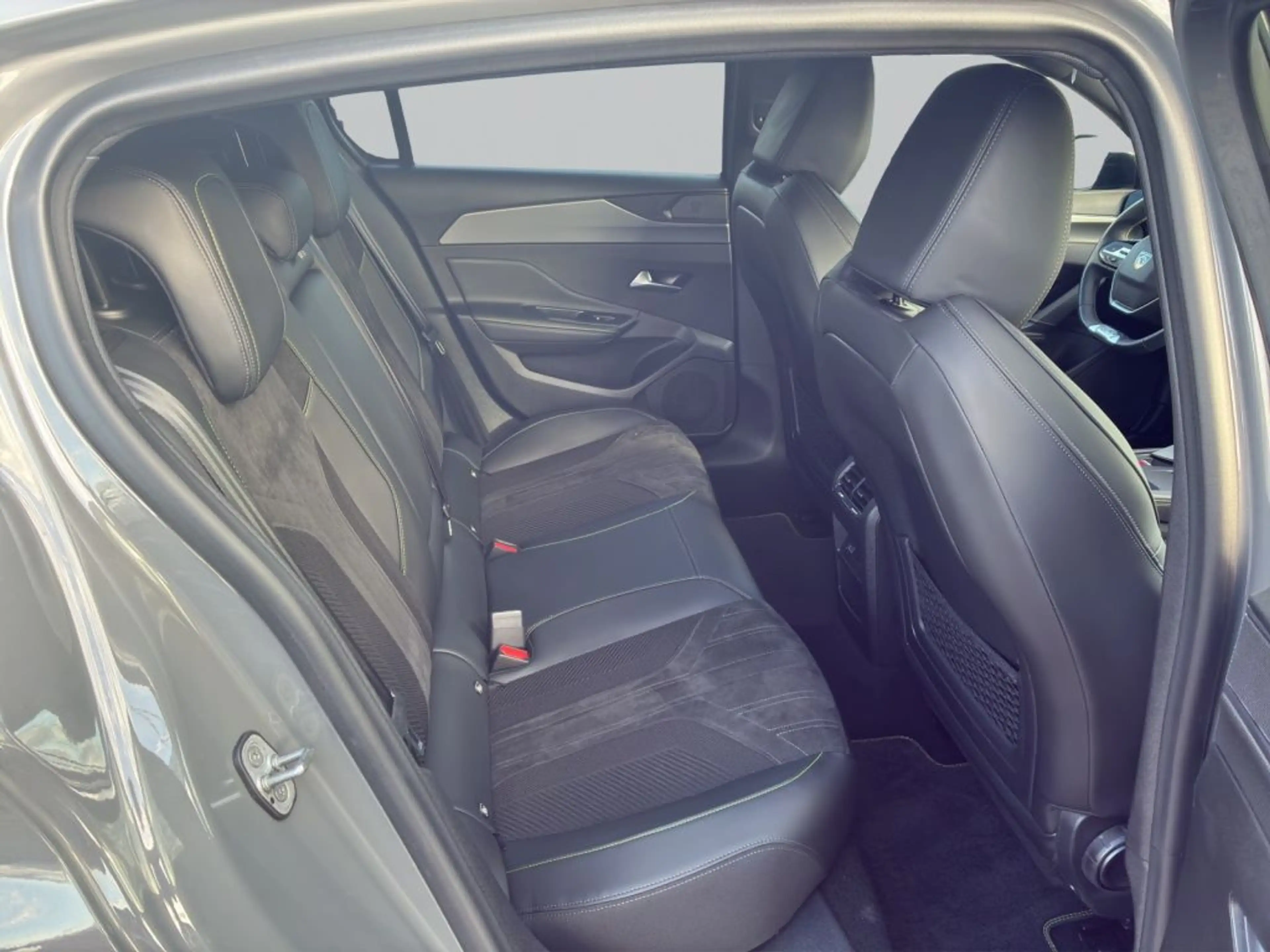 Peugeot 308 PureTech 130 EAT8 GT — photo 7