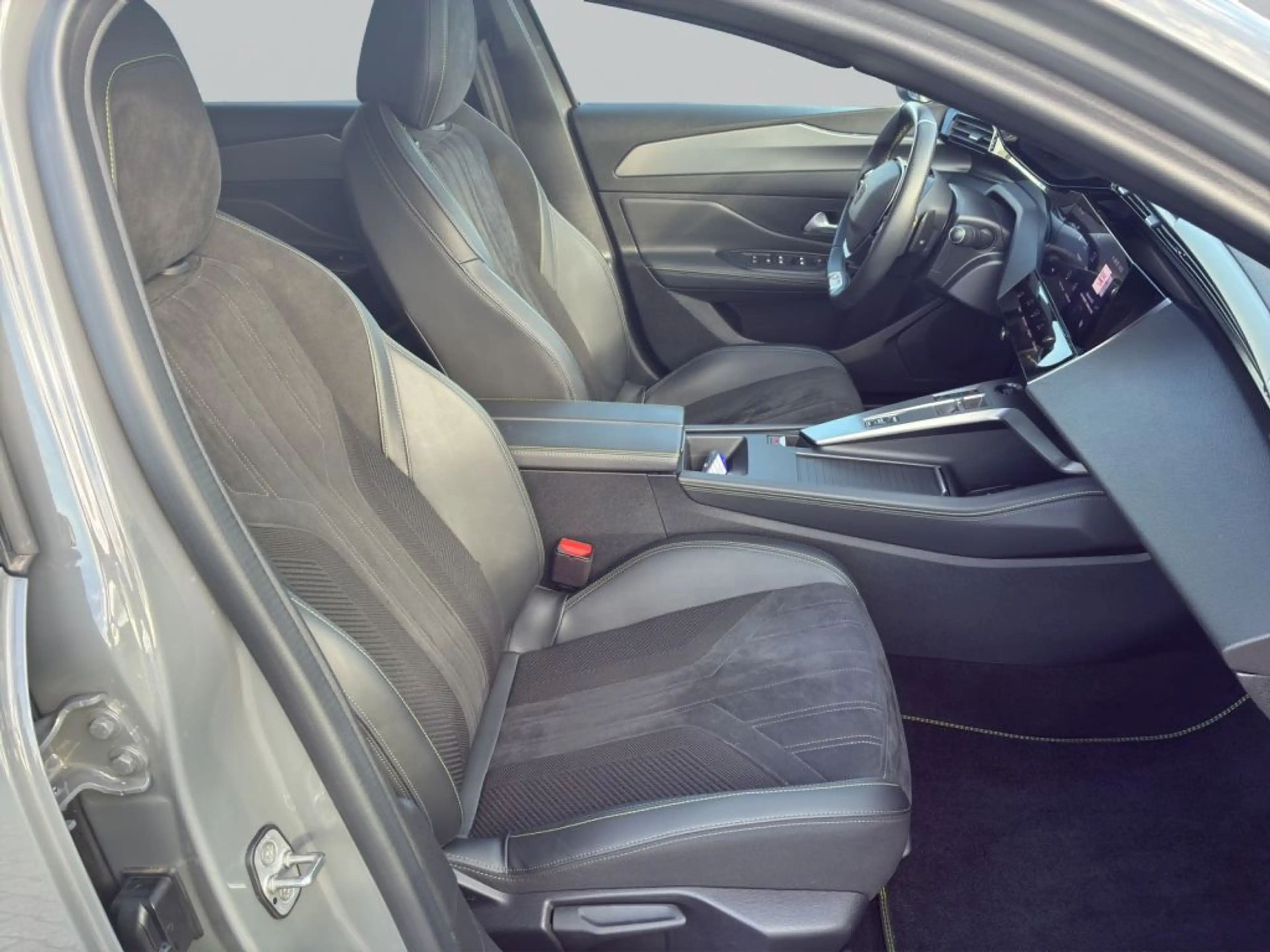 Peugeot 308 PureTech 130 EAT8 GT — photo 6