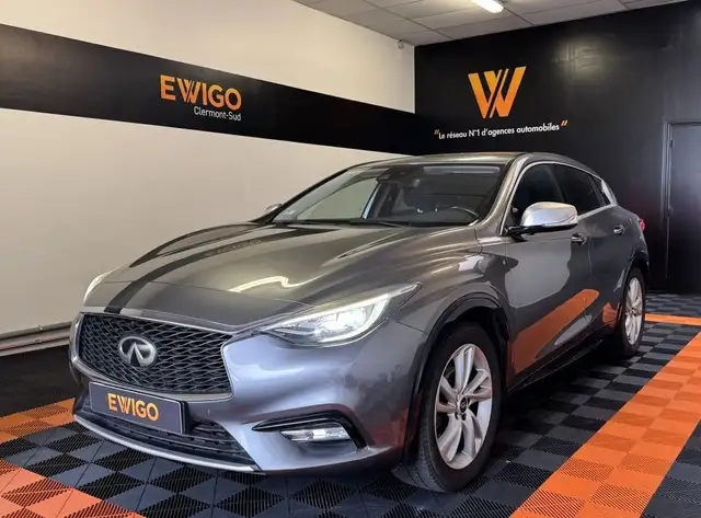 Infiniti Q30 1.5 d 110ch business entretien complet sellerie alcantara