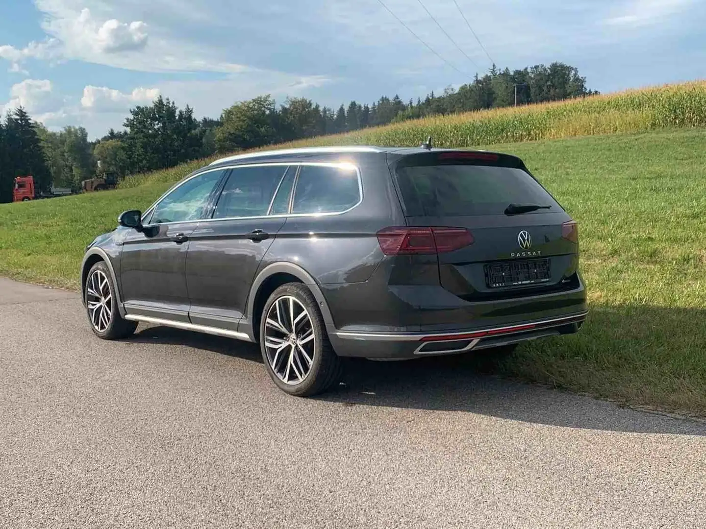 Volkswagen Passat Variant 2.0 TDI SCR DSG 4Motion Business Alltrack Grau - 2