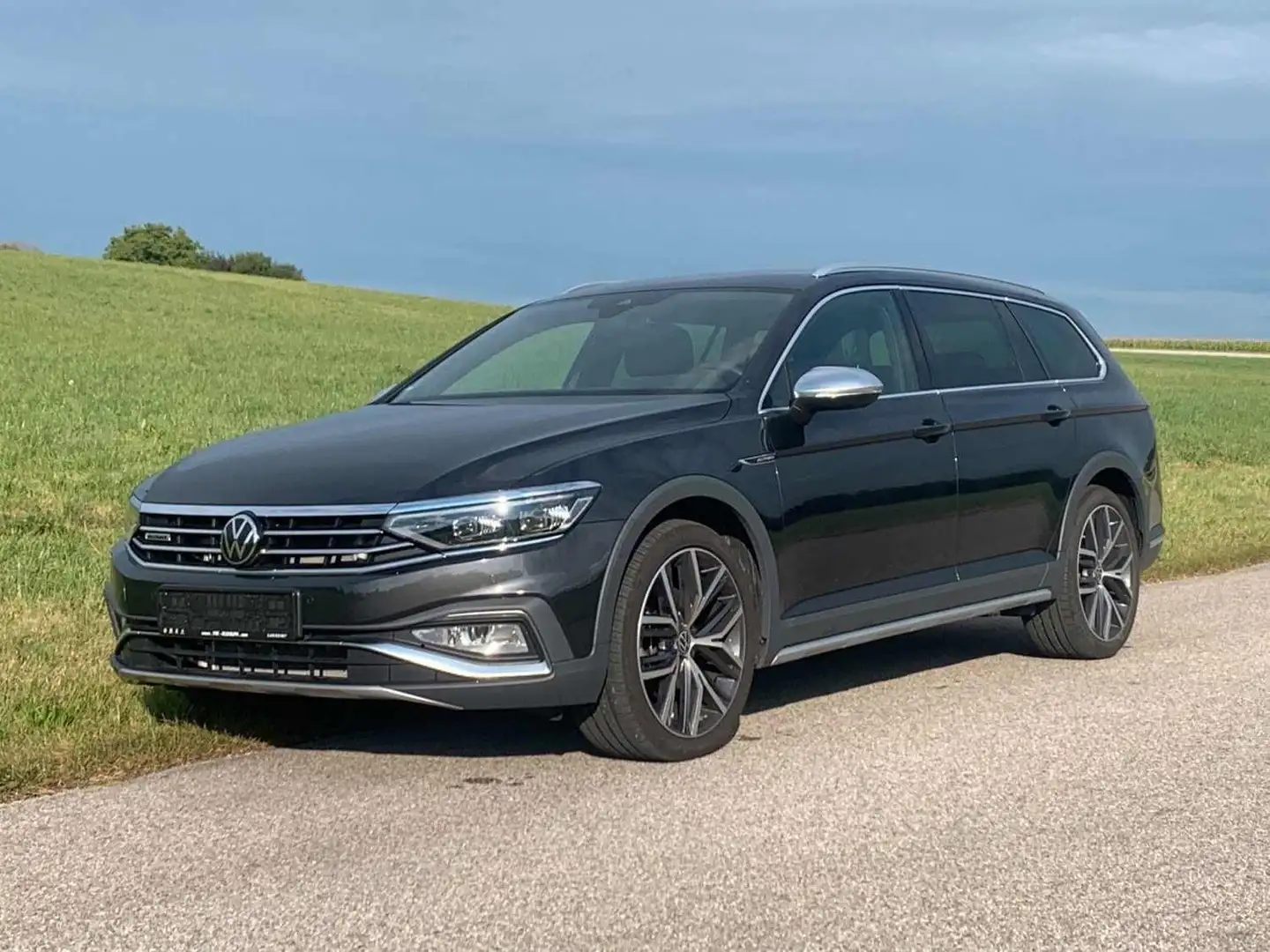 Volkswagen Passat Variant 2.0 TDI SCR DSG 4Motion Business Alltrack Grau - 1