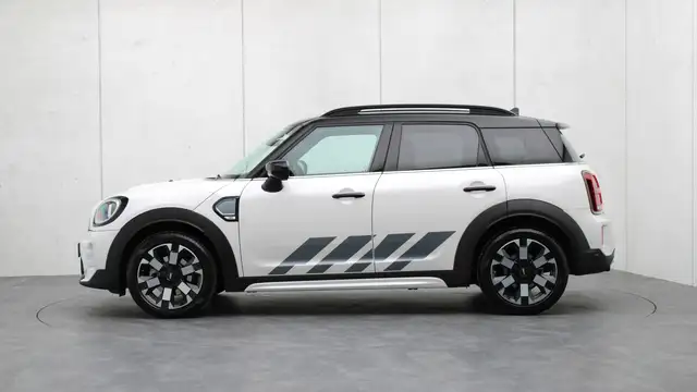 Mini Countryman view 2