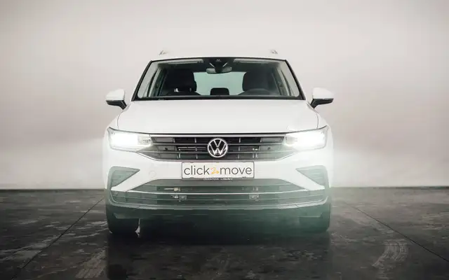 Volkswagen Tiguan view 4