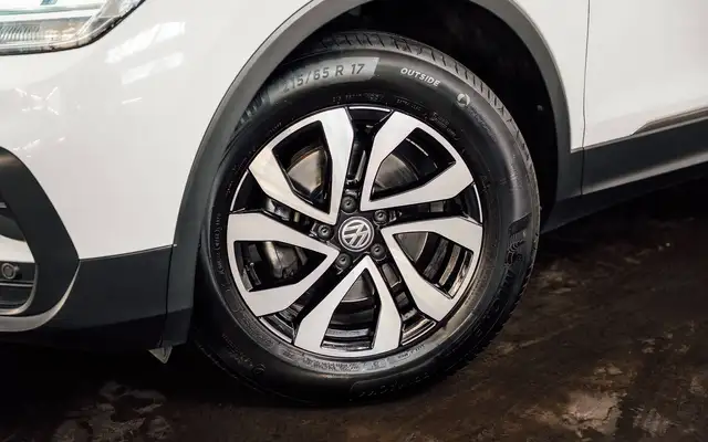 Volkswagen Tiguan view 6