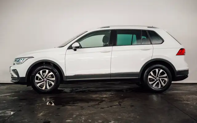 Volkswagen Tiguan view 2