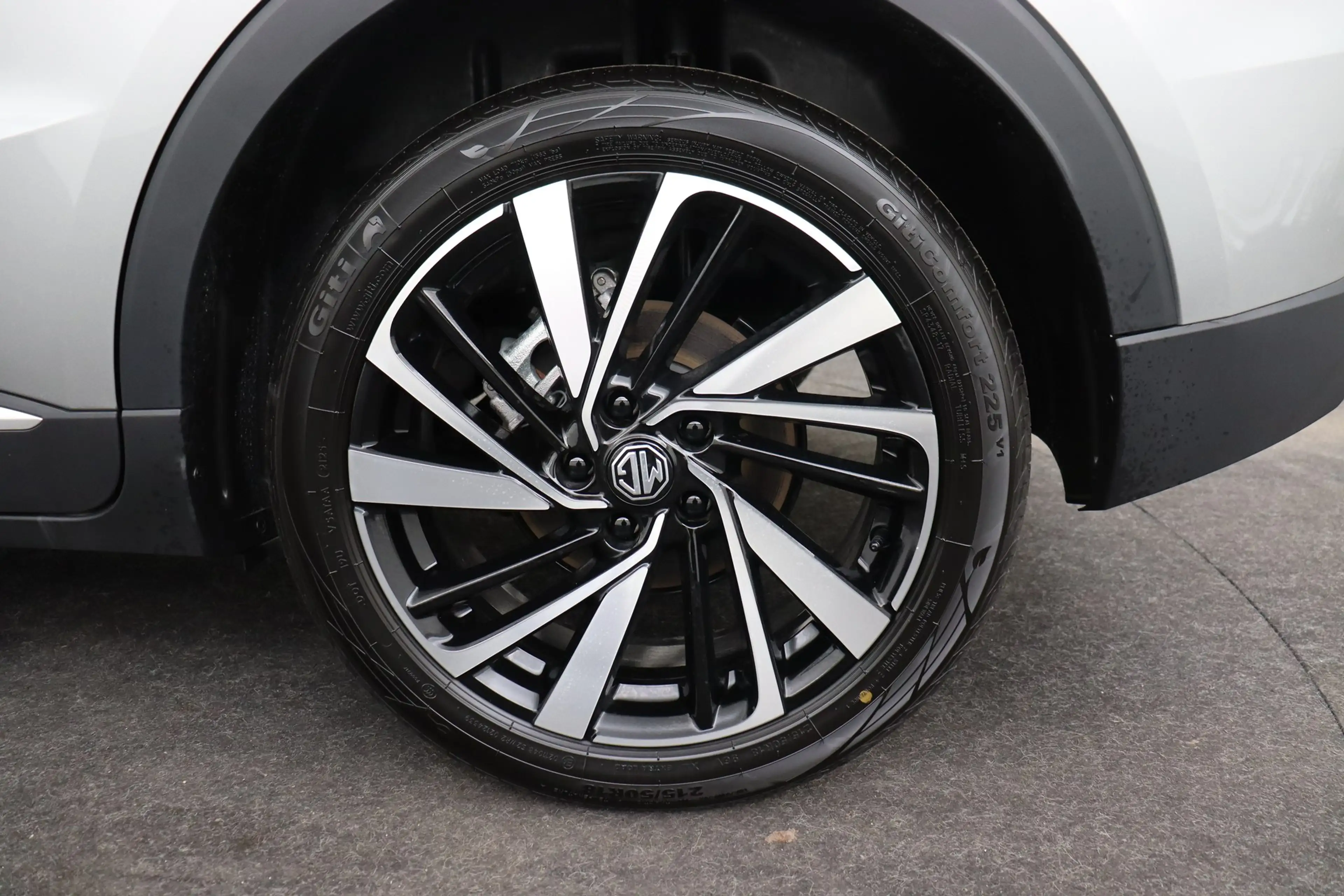 MG ZS 1.5 L LUXURY HYBRIDE + A/T + GPS + LEDER + CARPLAY — photo 15