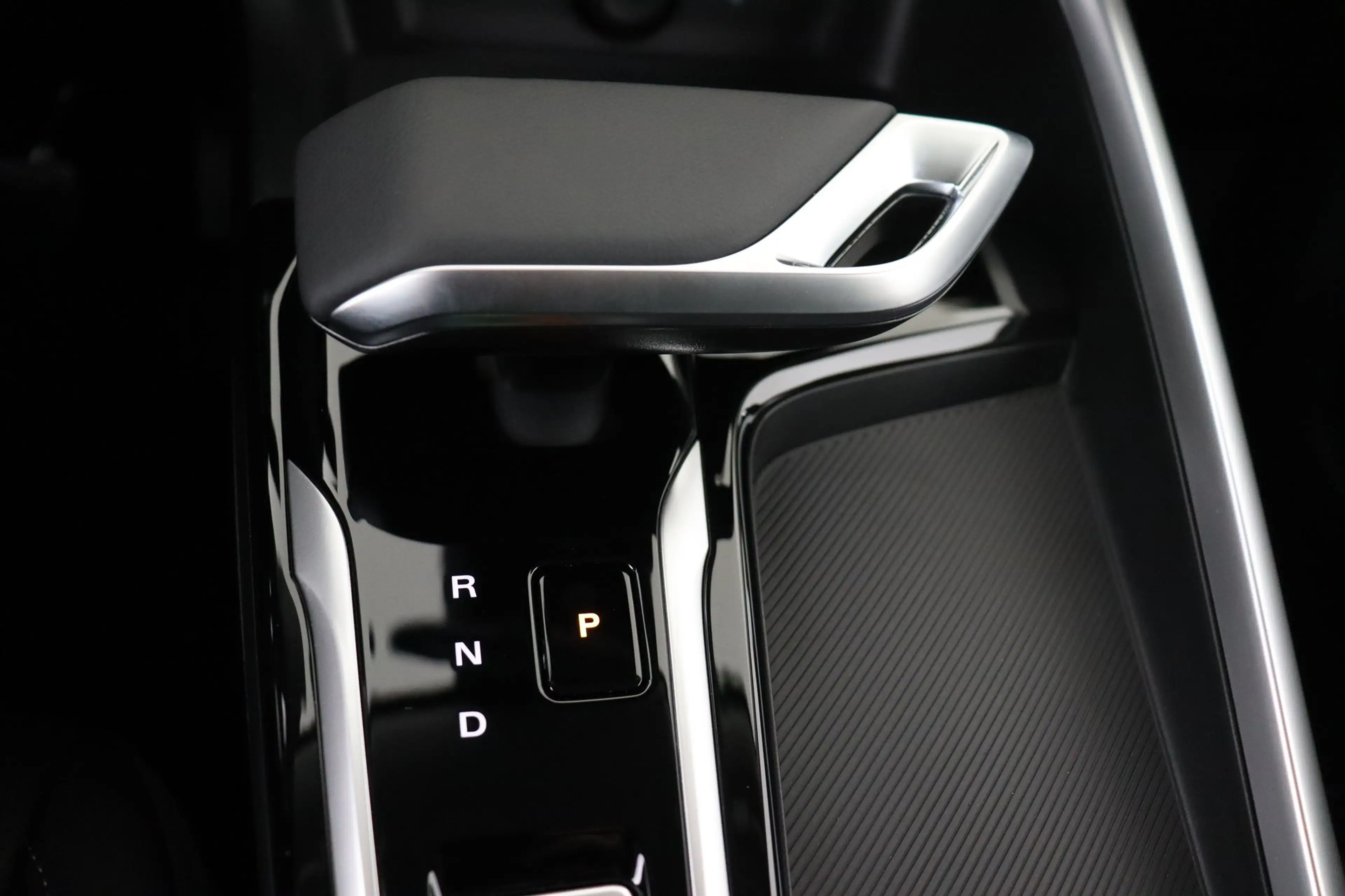 MG ZS 1.5 L LUXURY HYBRIDE + A/T + GPS + LEDER + CARPLAY — photo 12